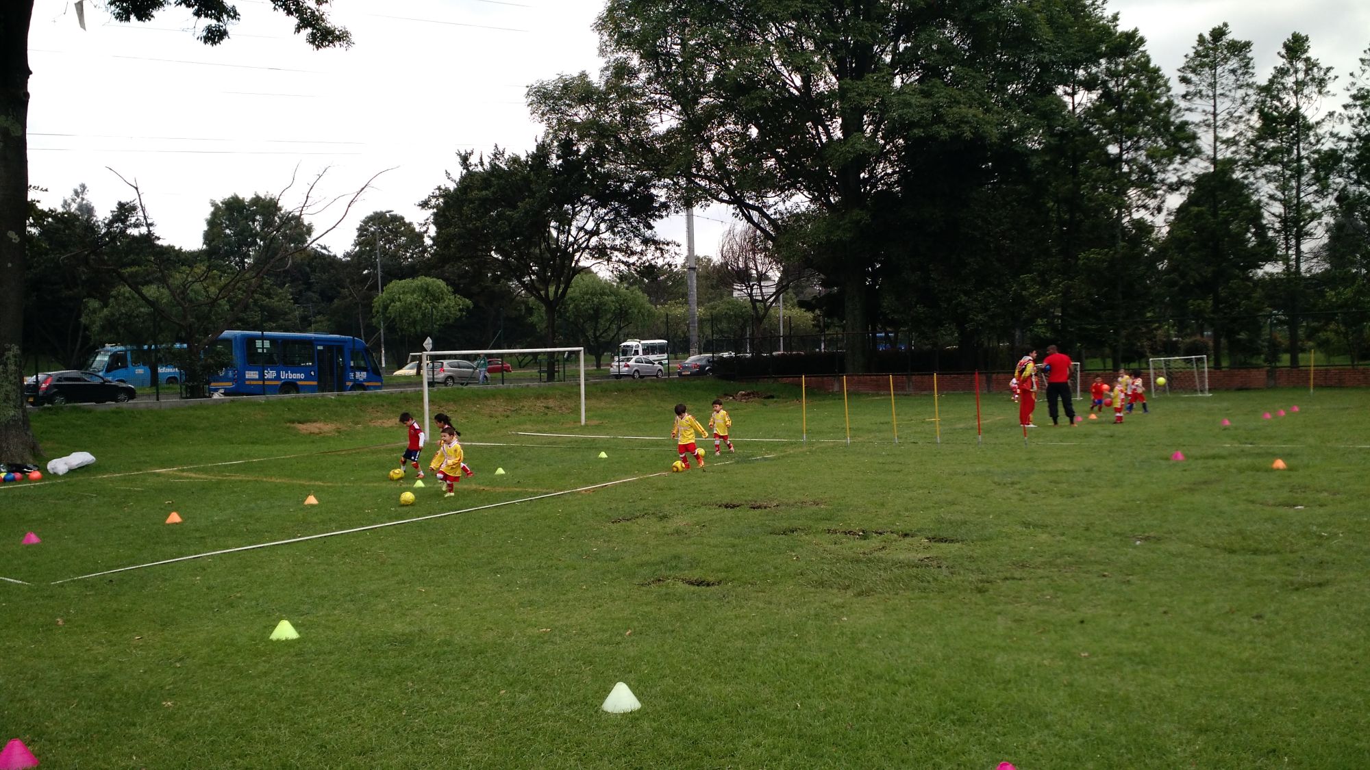 Cursos de Fútbol en vacaciones para niños en Bogotá D.C. Cursos de Fútbol en vacaciones para niños en Bogotá D.C.